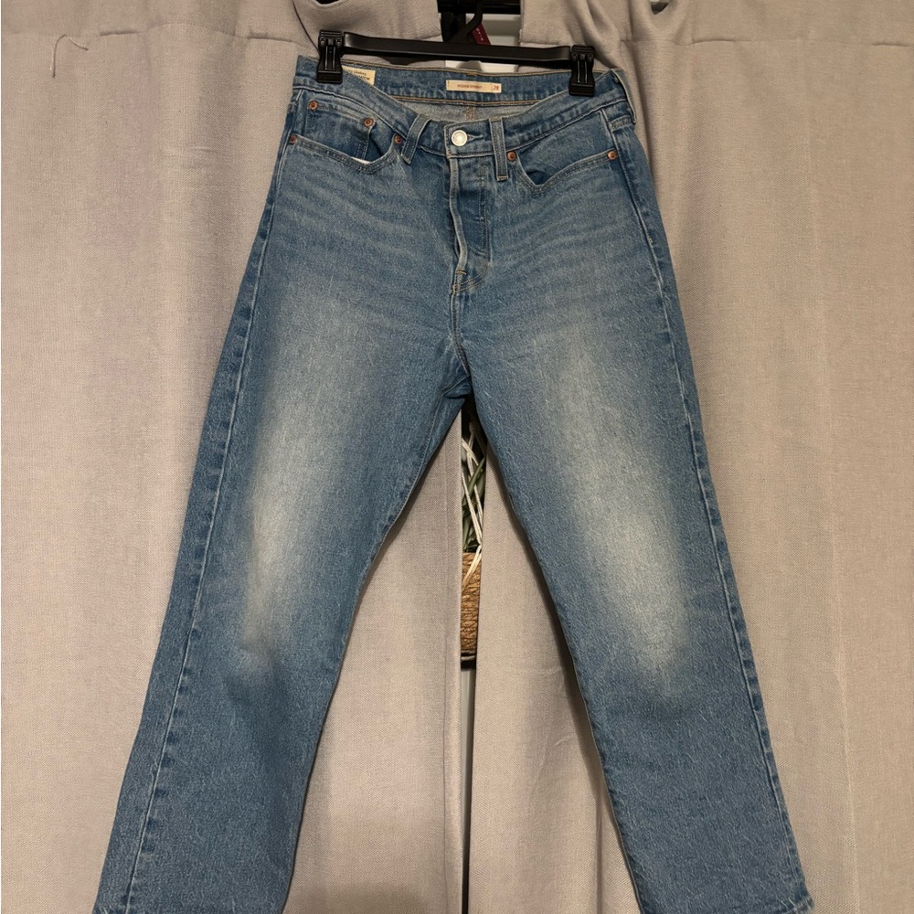 Levi's women’s wedgie straight 28